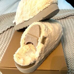 BNIB Ugg Sugar Slide Clogs- Cream W8